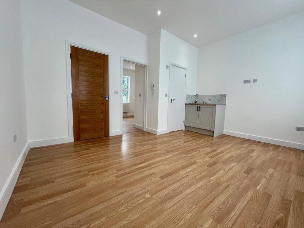 4 bed Studio for rent in London. From The Online Letting Agents Ltd - Bury St Edmunds