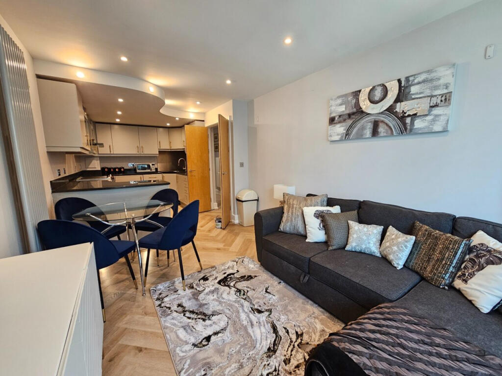 1 bed Apartment for rent in Poplar. From The Online Letting Agents Ltd - Bury St Edmunds 1 bed Apartment for rent in Poplar. From The Online Letting Agents Ltd - Bury St Edmunds
