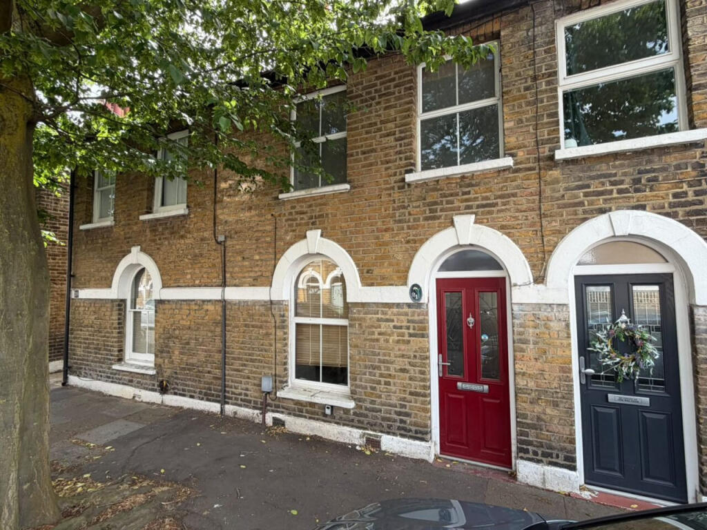 2 bed Mid Terraced House for rent in Beckenham. From The Online Letting Agents Ltd - Bury St Edmunds 2 bed Mid Terraced House for rent in Beckenham. From The Online Letting Agents Ltd - Bury St Edmunds