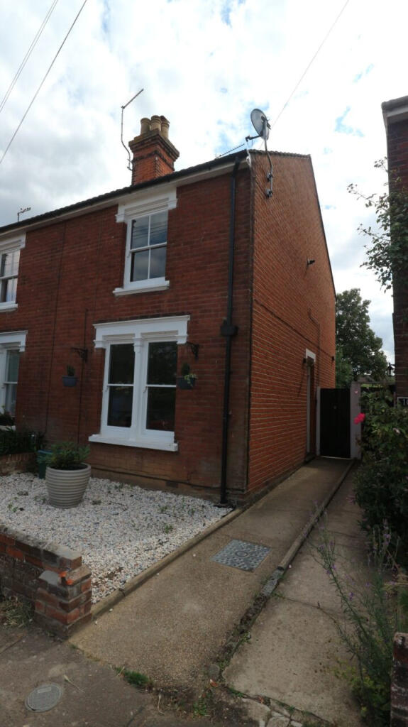 3 bed Semi Detached for rent in Colchester. From The Online Letting Agents Ltd - Bury St Edmunds 3 bed Semi Detached for rent in Colchester. From The Online Letting Agents Ltd - Bury St Edmunds