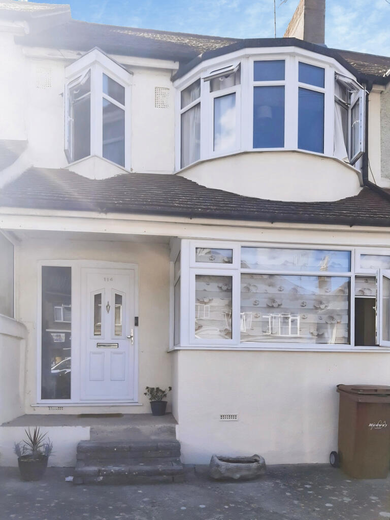 3 bed Mid Terraced House for rent in Chatham. From The Online Letting Agents Ltd - Bury St Edmunds