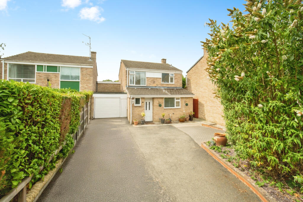 4 bed Detached for rent in Frimley. From The Online Letting Agents Ltd - Bury St Edmunds