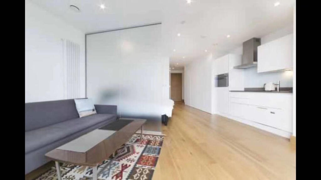 4 bed Apartment for rent in Poplar. From The Online Letting Agents Ltd - Bury St Edmunds