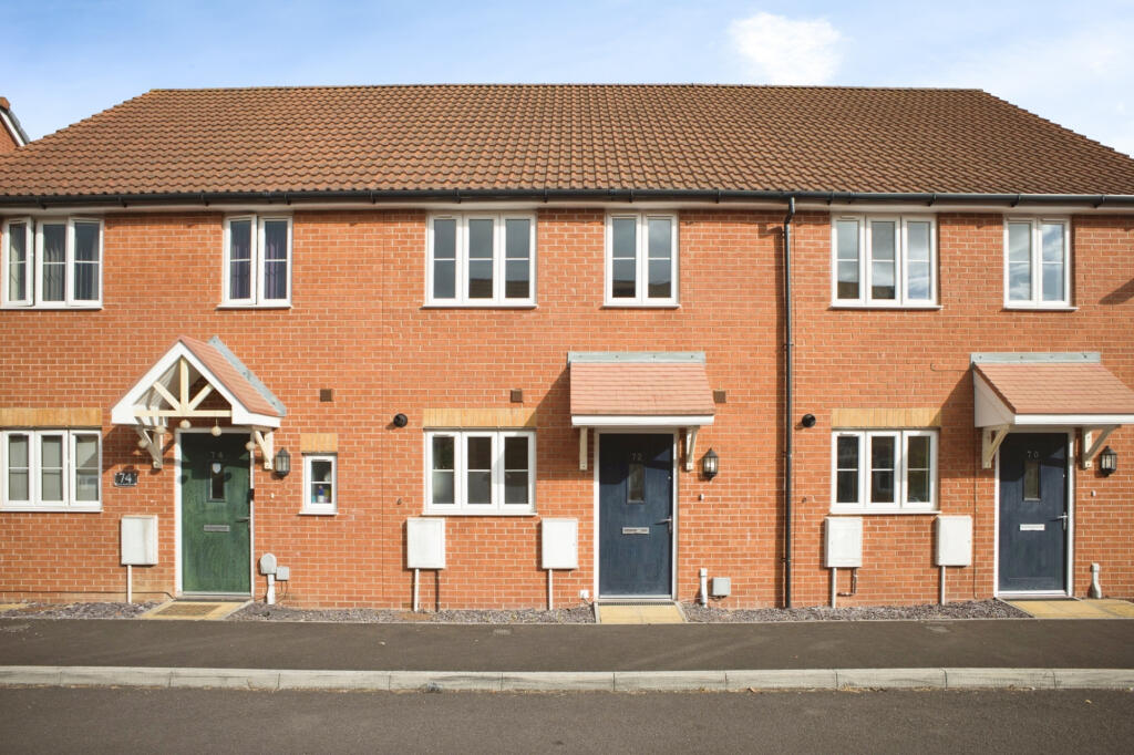 3 bed Mid Terraced House for rent in Yeovil. From The Online Letting Agents Ltd - Bury St Edmunds 3 bed Mid Terraced House for rent in Yeovil. From The Online Letting Agents Ltd - Bury St Edmunds