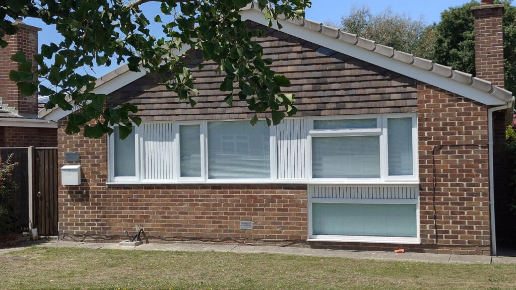 2 bed Bungalow for rent in Peel Common. From The Online Letting Agents Ltd - Bury St Edmunds 2 bed Bungalow for rent in Peel Common. From The Online Letting Agents Ltd - Bury St Edmunds
