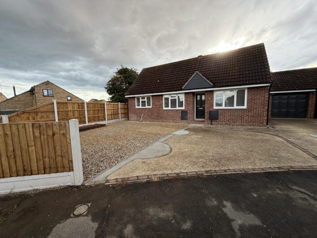 3 bed Bungalow for rent in Little Clacton. From The Online Letting Agents Ltd - Bury St Edmunds