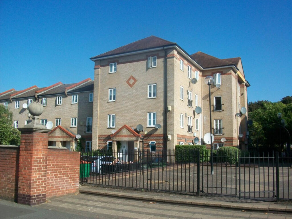 1 bed 1st Floor Flat for rent in East Ham. From The Online Letting Agents Ltd - Bury St Edmunds 1 bed 1st Floor Flat for rent in East Ham. From The Online Letting Agents Ltd - Bury St Edmunds