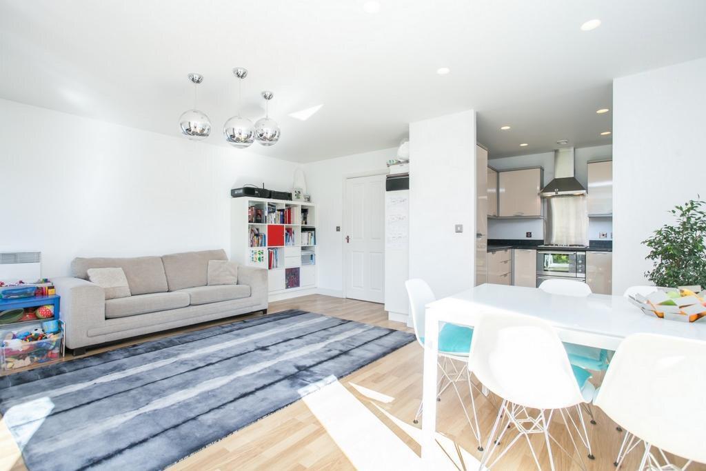 3 bed Apartment for rent in Hackney. From The Online Letting Agents Ltd - Bury St Edmunds