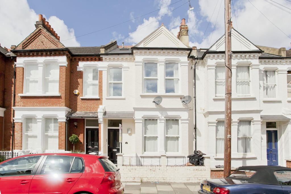 3 bed 1st Floor Flat for rent in London. From The Online Letting Agents Ltd - Bury St Edmunds 3 bed 1st Floor Flat for rent in London. From The Online Letting Agents Ltd - Bury St Edmunds