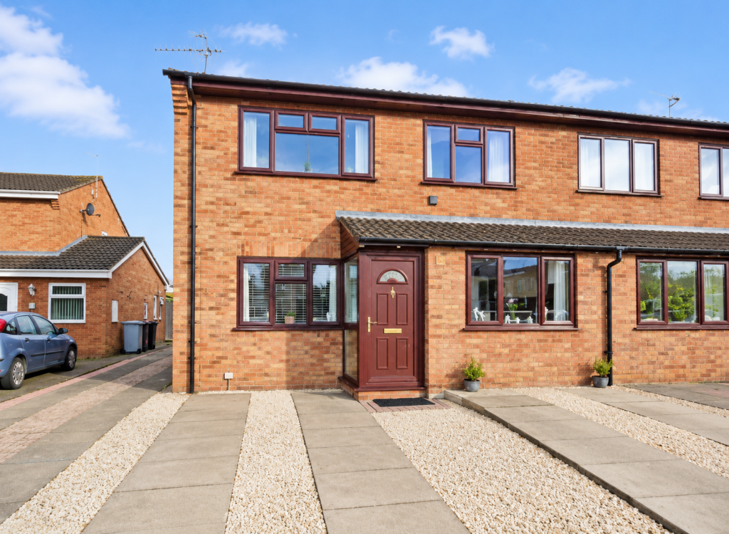 2 bed Apartment for rent in Coppenhall Moss. From The Online Letting Agents Ltd - Bury St Edmunds 2 bed Apartment for rent in Coppenhall Moss. From The Online Letting Agents Ltd - Bury St Edmunds