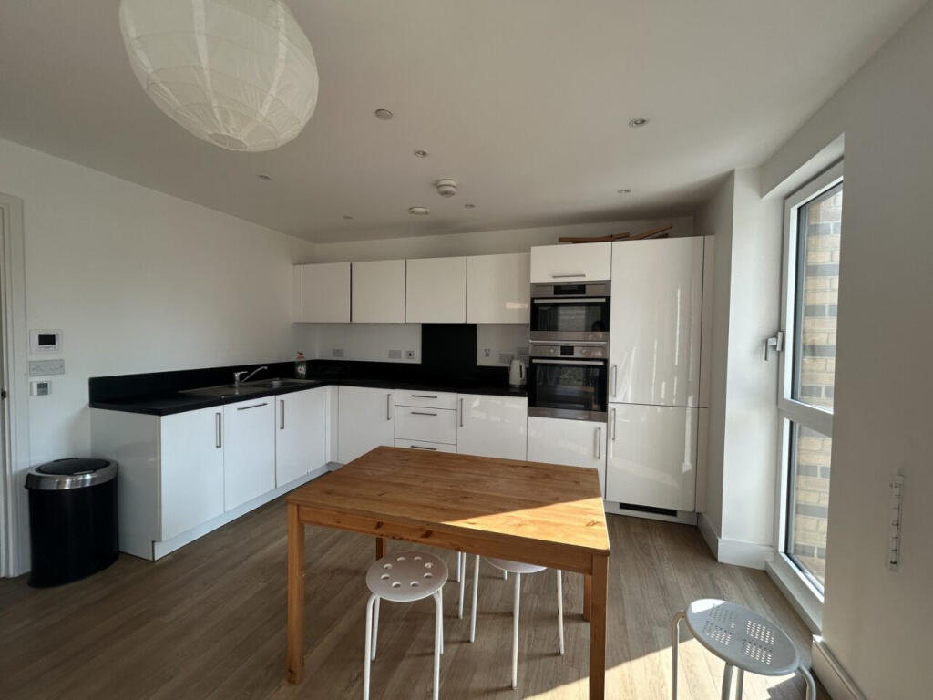 3 bed Apartment for rent in London. From The Online Letting Agents Ltd - Bury St Edmunds