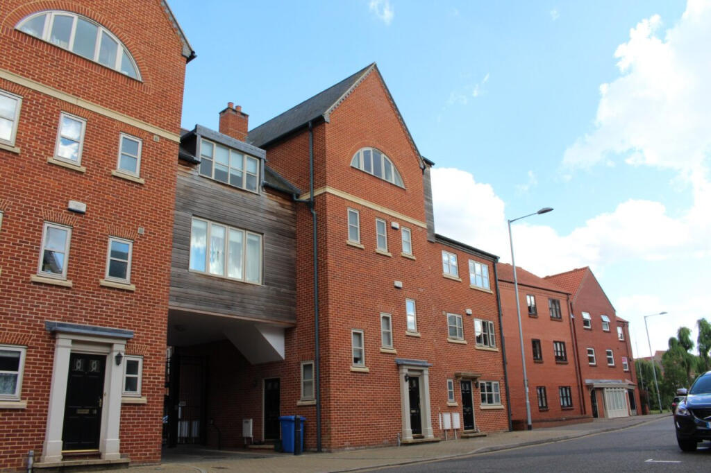 2 bed Town House for rent in Norwich. From The Online Letting Agents Ltd - Bury St Edmunds 2 bed Town House for rent in Norwich. From The Online Letting Agents Ltd - Bury St Edmunds