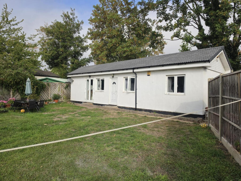2 bed Bungalow for rent in Beckenham. From The Online Letting Agents Ltd - Bury St Edmunds 2 bed Bungalow for rent in Beckenham. From The Online Letting Agents Ltd - Bury St Edmunds
