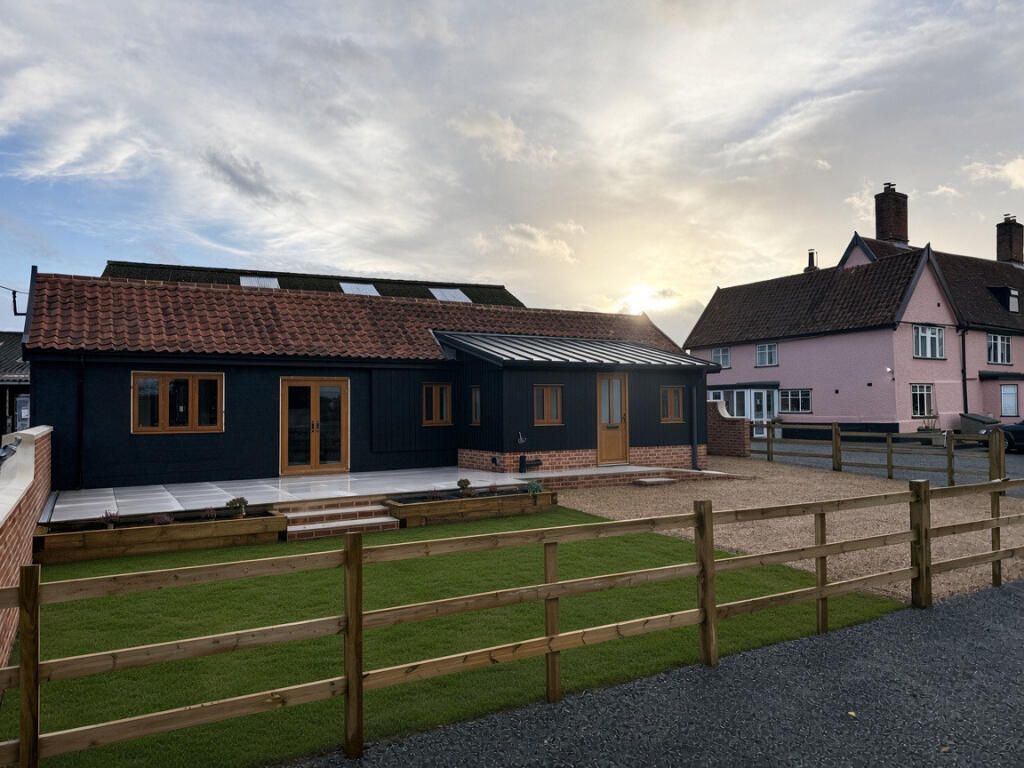 2 bed Bungalow for rent in Occold. From The Online Letting Agents Ltd - Bury St Edmunds 2 bed Bungalow for rent in Occold. From The Online Letting Agents Ltd - Bury St Edmunds