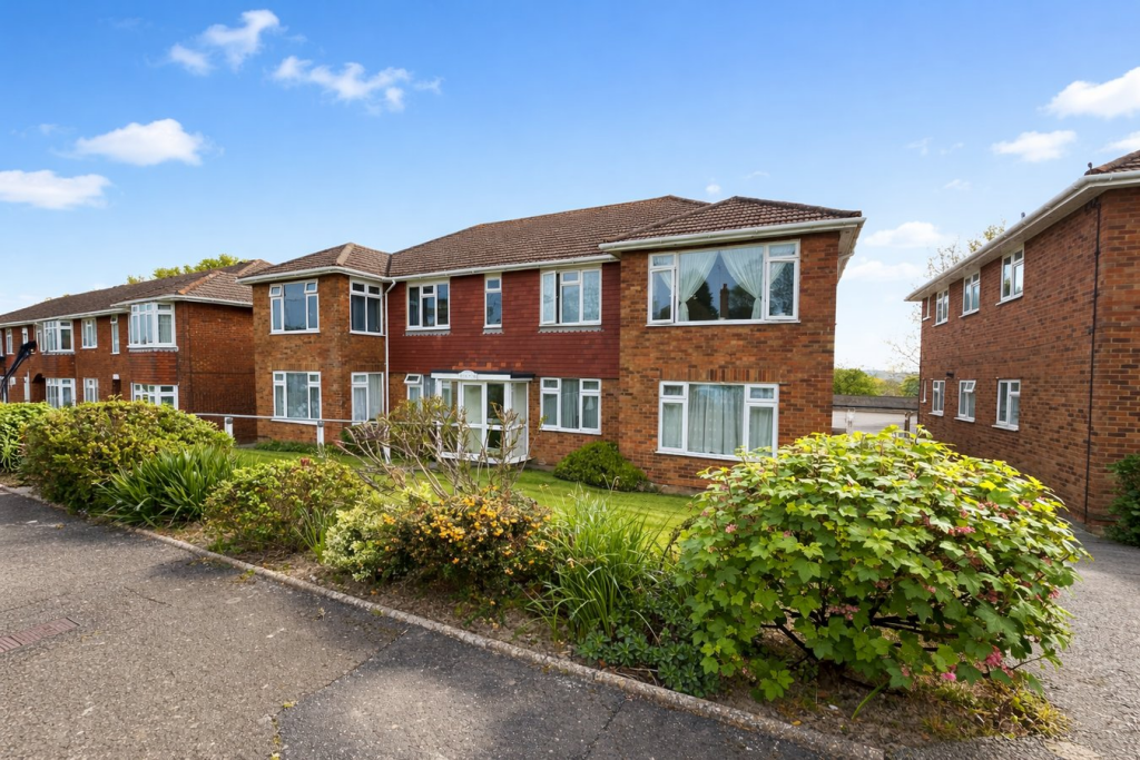 2 bed 1st Floor Flat for rent in Lunsford's Cross. From The Property Cafe - Bexhill on Sea