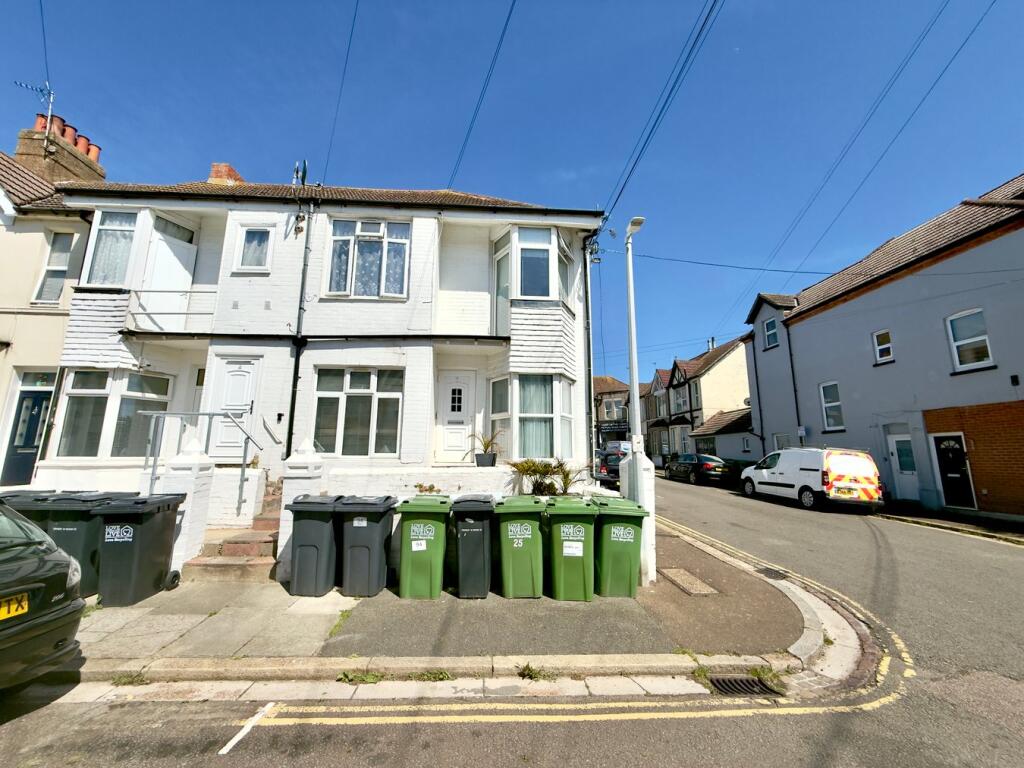 1 bed 1st Floor Flat for rent in Lunsford's Cross. From The Property Cafe - Bexhill on Sea 1 bed 1st Floor Flat for rent in Lunsford's Cross. From The Property Cafe - Bexhill on Sea