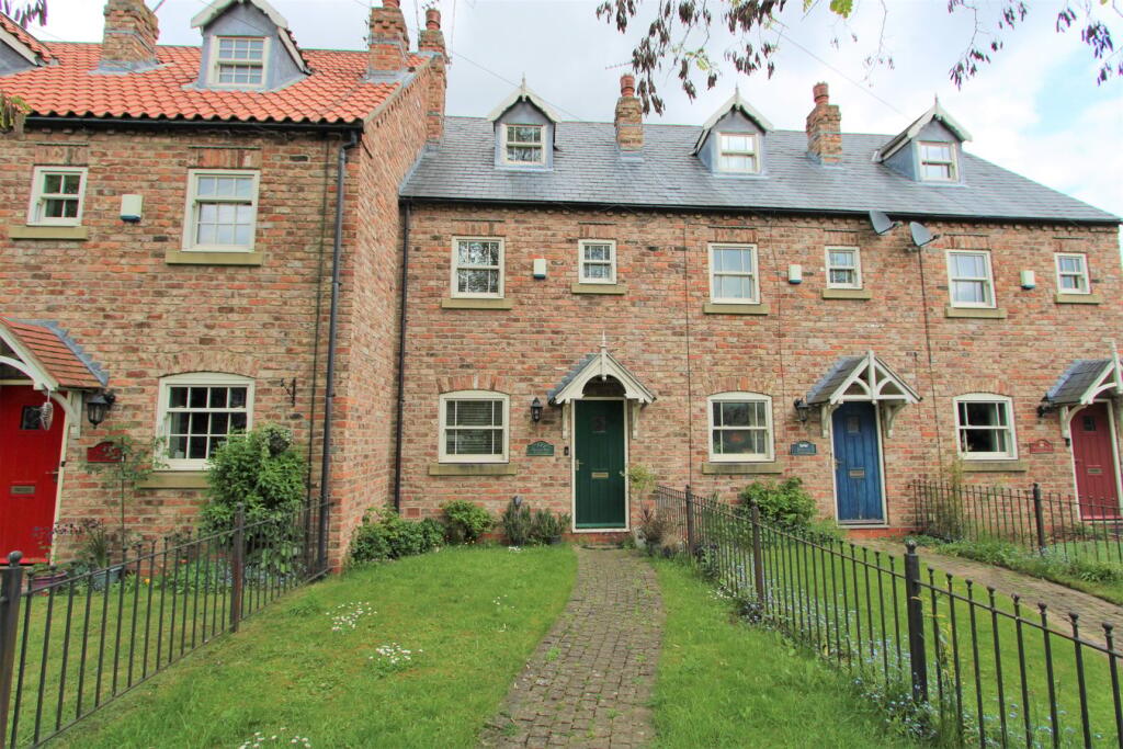 3 bed Town House for rent in Doncaster. From The Property Hive - Bessacarr