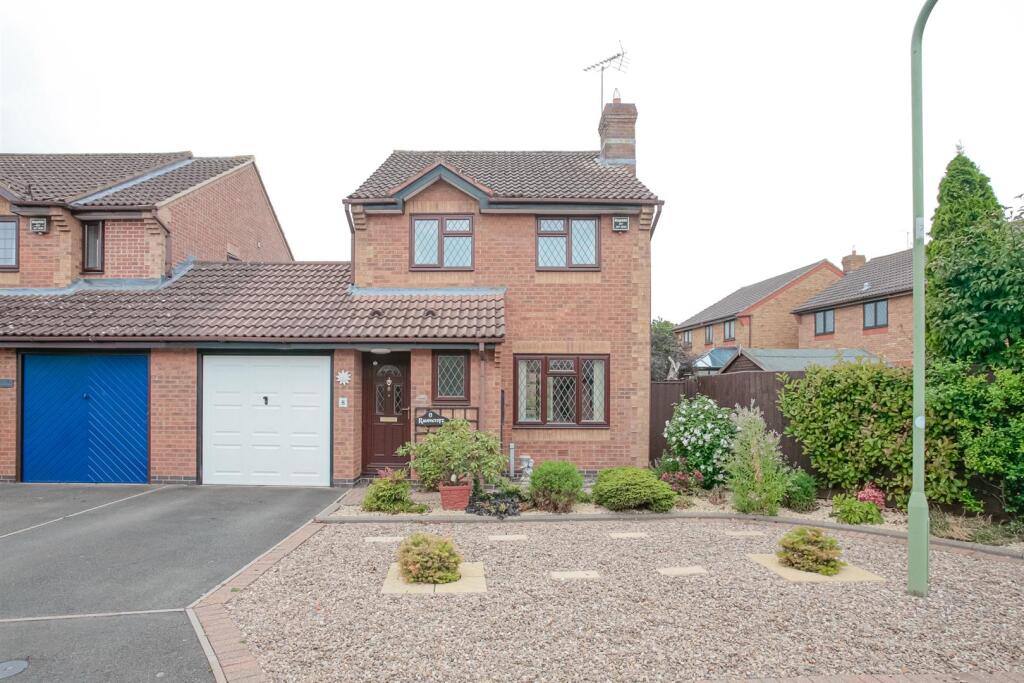 3 bed Detached for rent in Bicester. From Thomas Merrifield - Bicester