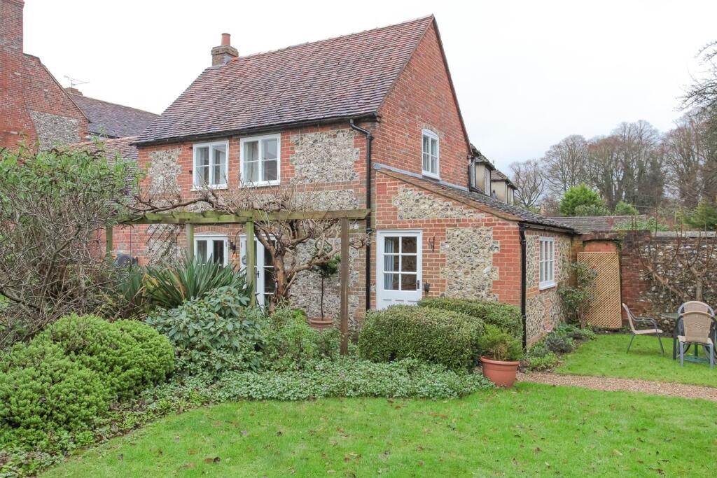 2 bed Cottage for rent in Nettlebed. From Thomas Merrifield - Didcot