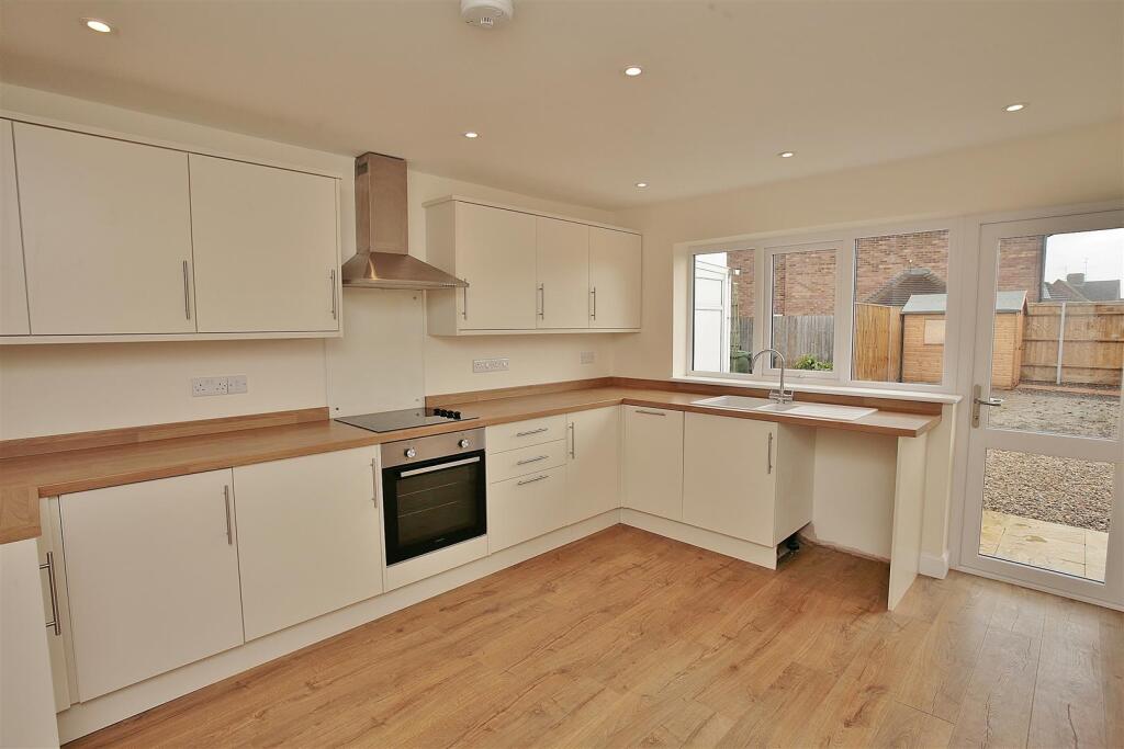 3 bed Mid Terraced House for rent in Didcot. From Thomas Merrifield - Didcot 3 bed Mid Terraced House for rent in Didcot. From Thomas Merrifield - Didcot