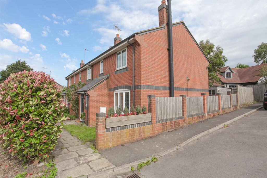 3 bed Mid Terraced House for rent in Ewelme. From Thomas Merrifield - Didcot