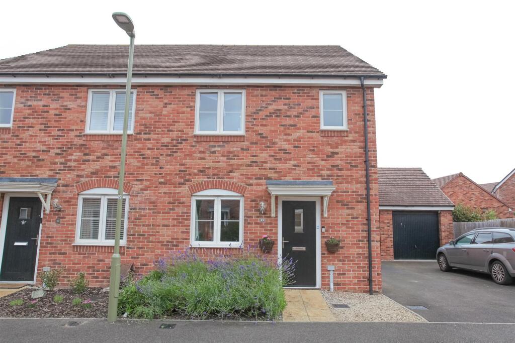 3 bed Semi Detached for rent in Grove. From Thomas Merrifield - Grove