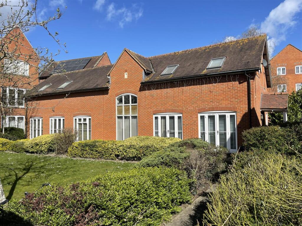 2 bed Apartment for rent in Wantage. From Thomas Merrifield - Grove