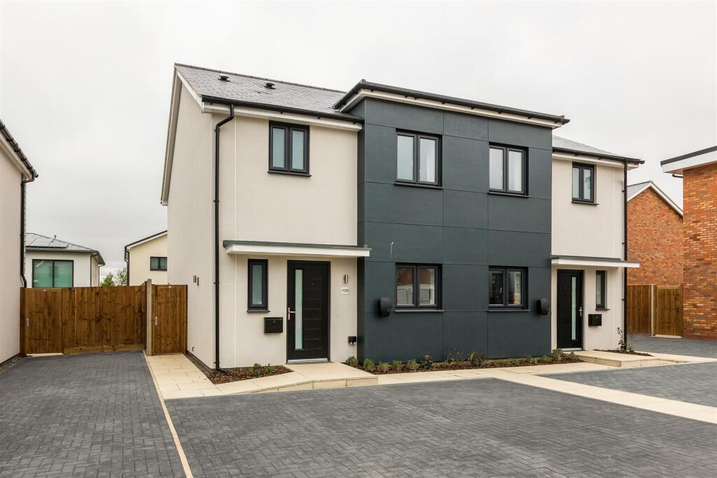 3 bed Semi Detached for rent in . From Thomas Merrifield - Oxford