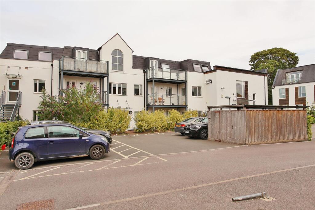 3 bed Apartment for rent in Sandford-on-Thames. From Thomas Merrifield - Oxford
