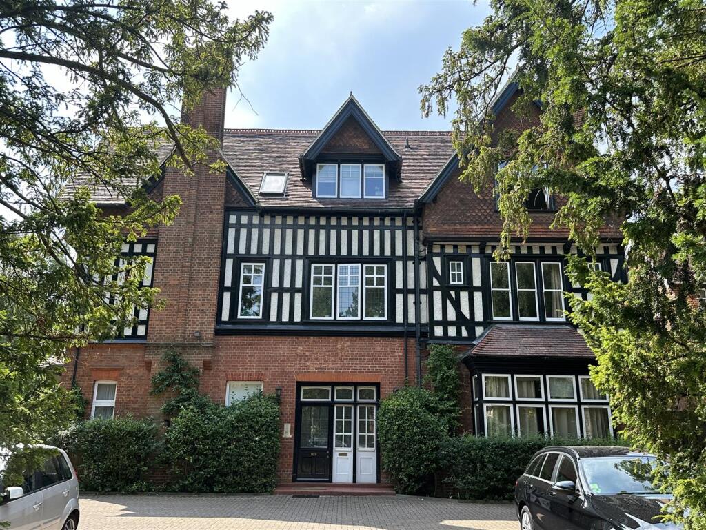 1 bed Apartment for rent in Wolvercote. From Thomas Merrifield - Oxford
