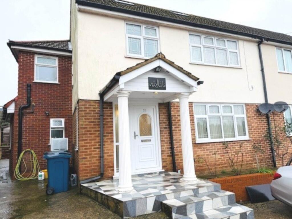 6 bed Semi Detached for rent in High Wycombe. From Thompson Wilson Estate Agents - High Wycombe 6 bed Semi Detached for rent in High Wycombe. From Thompson Wilson Estate Agents - High Wycombe