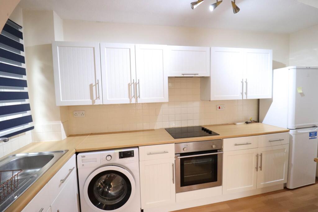 1 bed Mid Terraced House for rent in High Wycombe. From Thompson Wilson Estate Agents - High Wycombe