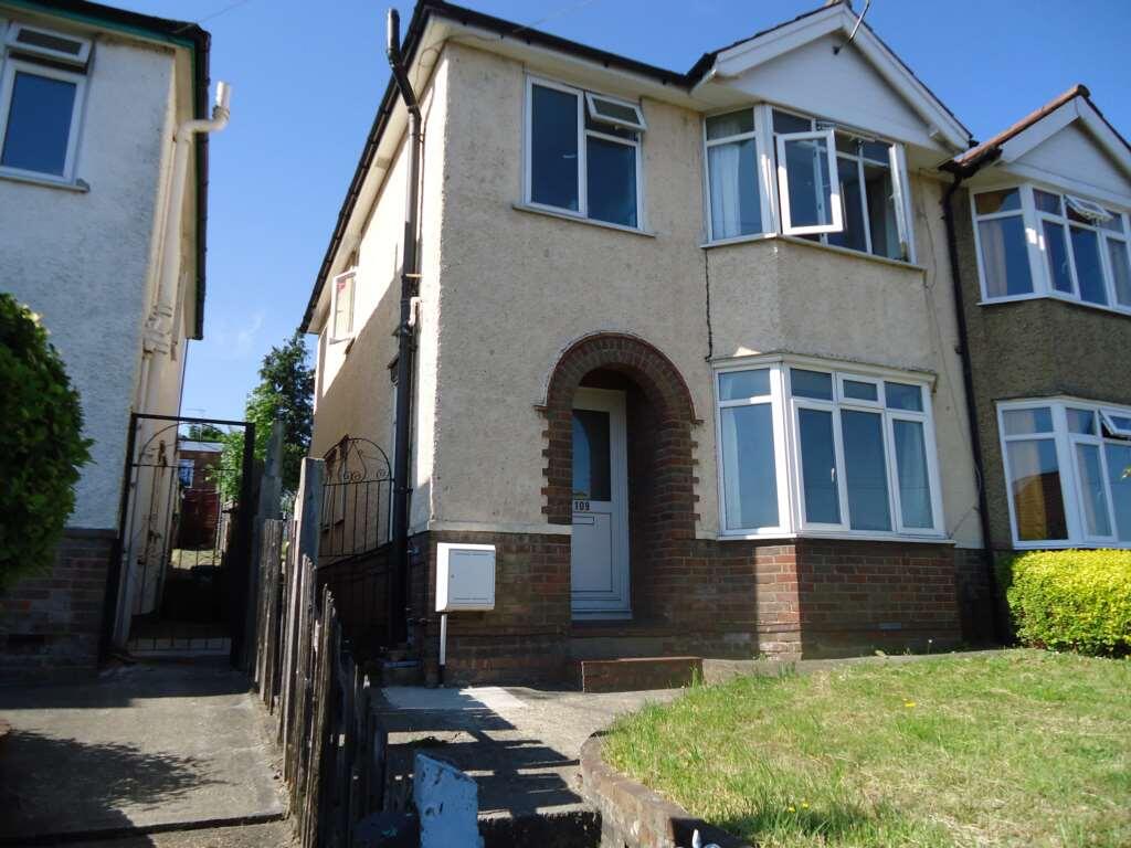 4 bed Semi Detached for rent in High Wycombe. From Thompson Wilson Estate Agents - High Wycombe 4 bed Semi Detached for rent in High Wycombe. From Thompson Wilson Estate Agents - High Wycombe