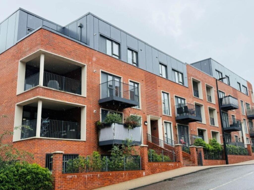 2 bed 1st Floor Flat for rent in High Wycombe. From Thompson Wilson Estate Agents - High Wycombe 2 bed 1st Floor Flat for rent in High Wycombe. From Thompson Wilson Estate Agents - High Wycombe