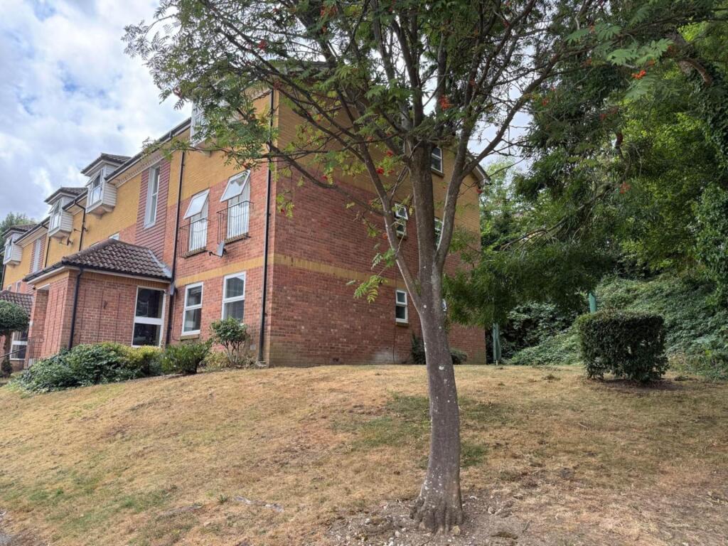 2 bed 1st Floor Flat for rent in Downley. From Thompson Wilson Estate Agents - High Wycombe 2 bed 1st Floor Flat for rent in Downley. From Thompson Wilson Estate Agents - High Wycombe