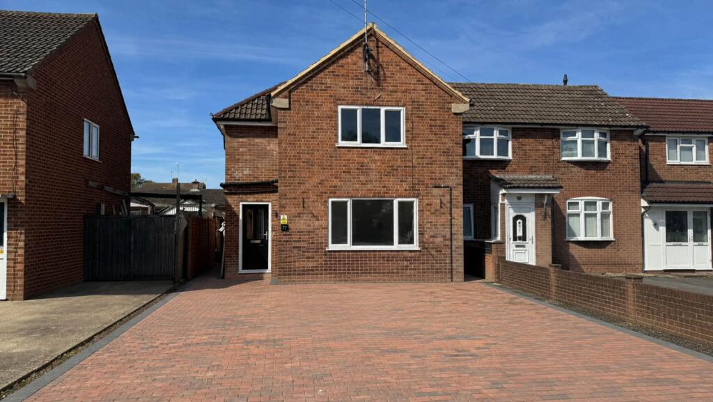 4 bed Semi Detached for rent in Aylesbury. From Thompson Wilson Estate Agents - High Wycombe 4 bed Semi Detached for rent in Aylesbury. From Thompson Wilson Estate Agents - High Wycombe