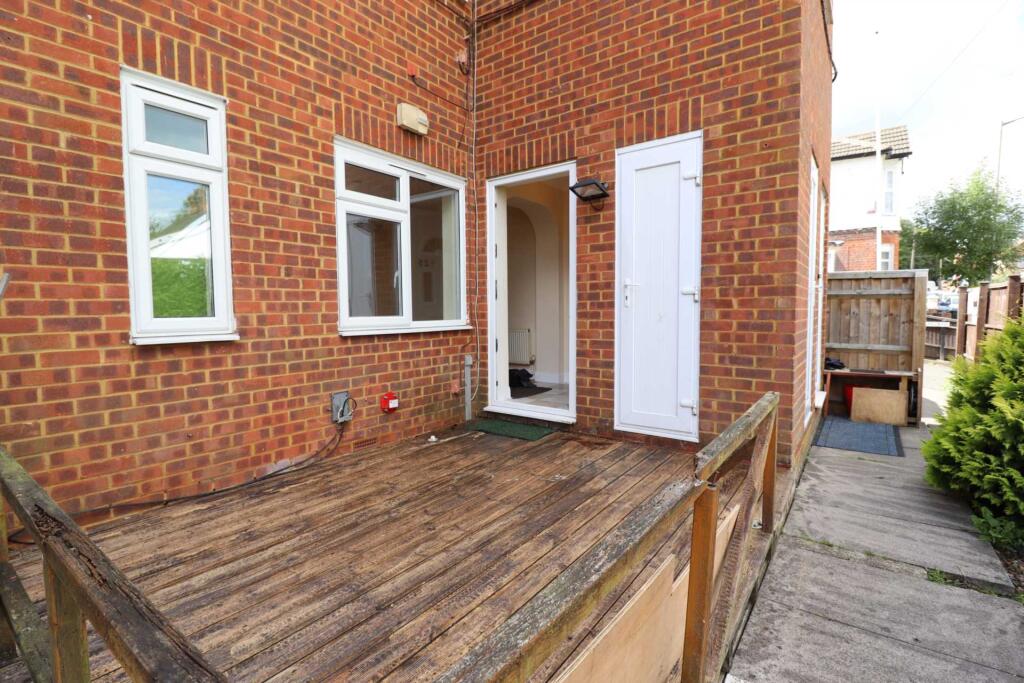 1 bed 1st Floor Flat for rent in High Wycombe. From Thompson Wilson Estate Agents - High Wycombe 1 bed 1st Floor Flat for rent in High Wycombe. From Thompson Wilson Estate Agents - High Wycombe