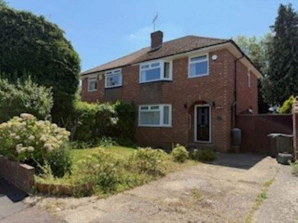 3 bed Semi Detached for rent in High Wycombe. From Thompson Wilson Estate Agents - High Wycombe 3 bed Semi Detached for rent in High Wycombe. From Thompson Wilson Estate Agents - High Wycombe