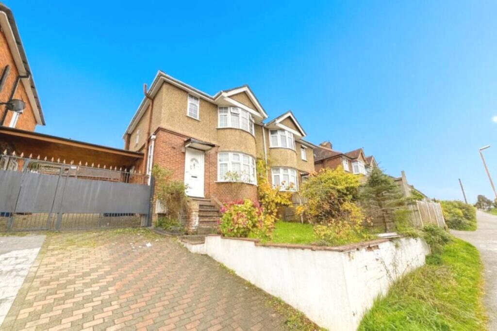 3 bed Semi Detached for rent in High Wycombe. From Thompson Wilson Estate Agents - High Wycombe