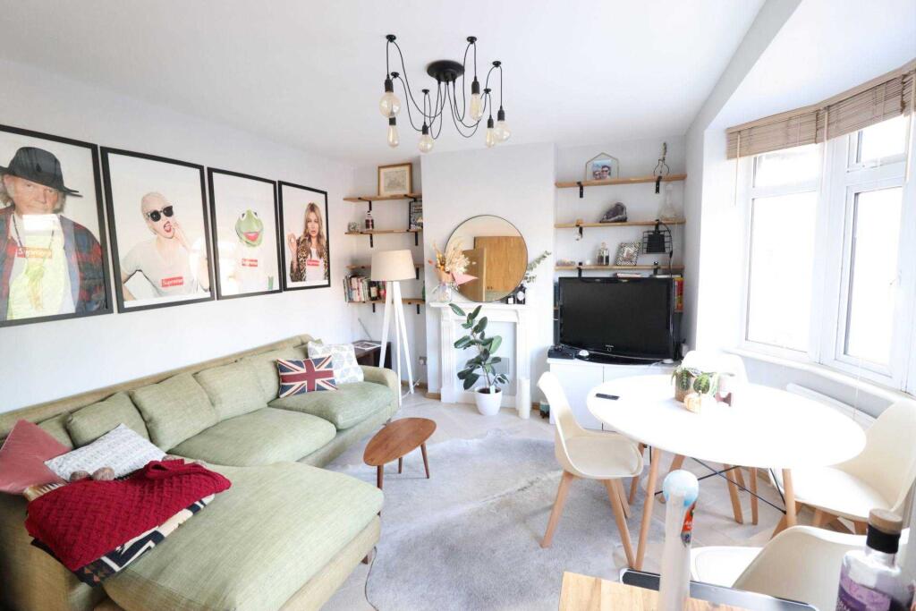 2 bed Annexe for rent in Downley. From Thompson Wilson Estate Agents - High Wycombe 2 bed Annexe for rent in Downley. From Thompson Wilson Estate Agents - High Wycombe