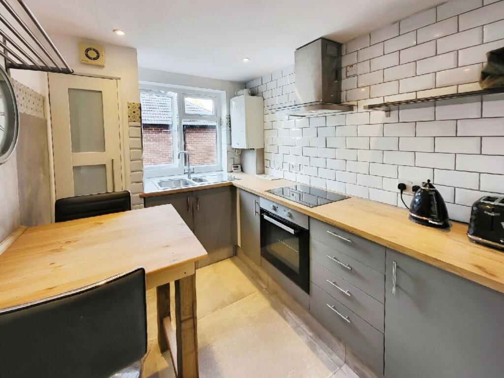 1 bed 1st Floor Flat for rent in Sale. From Thornley Groves - Sale 1 bed 1st Floor Flat for rent in Sale. From Thornley Groves - Sale