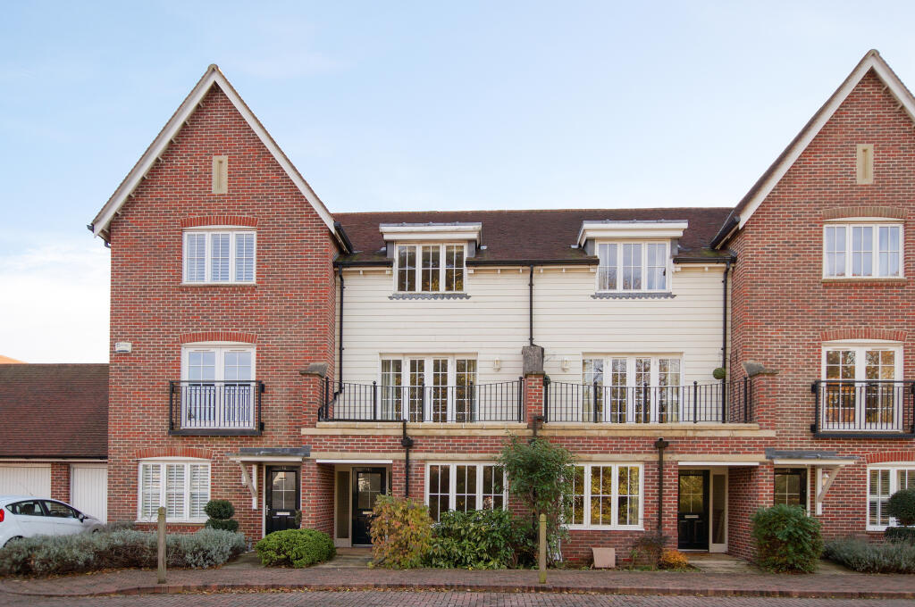 4 bed Detached for rent in Westhampnett. From Tod Anstee - Chichester 4 bed Detached for rent in Westhampnett. From Tod Anstee - Chichester