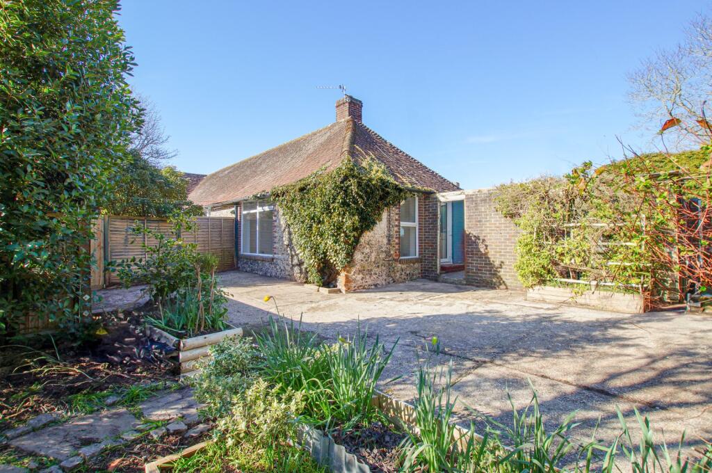 2 bed Bungalow for rent in West Stoke. From Tod Anstee - Chichester 2 bed Bungalow for rent in West Stoke. From Tod Anstee - Chichester