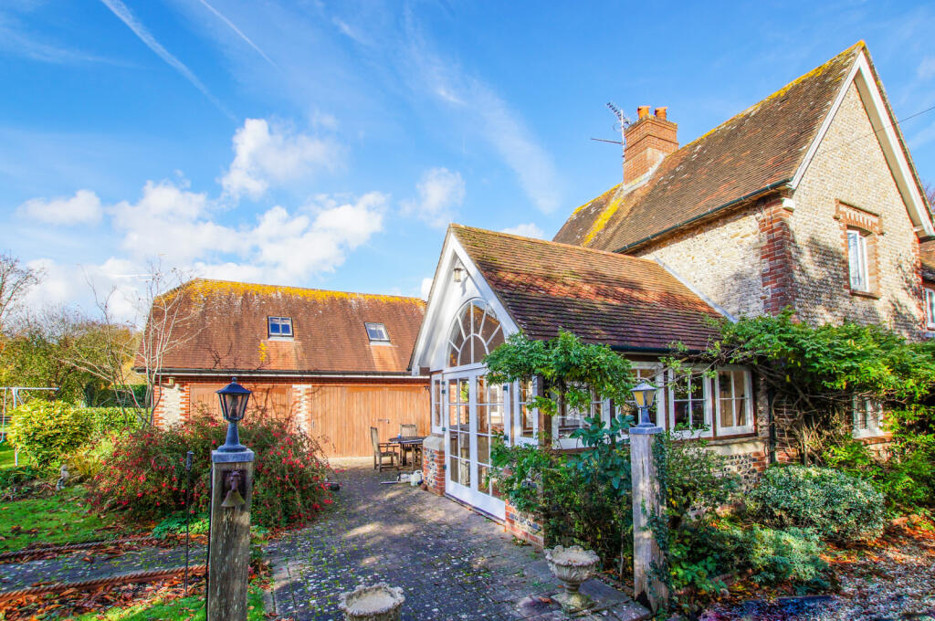 3 bed Semi Detached for rent in Westerton. From Tod Anstee - Chichester 3 bed Semi Detached for rent in Westerton. From Tod Anstee - Chichester