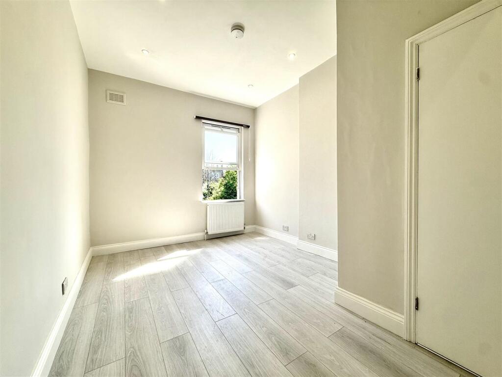 4 bed Studio for rent in London. From Tower Estates - Palmers Green