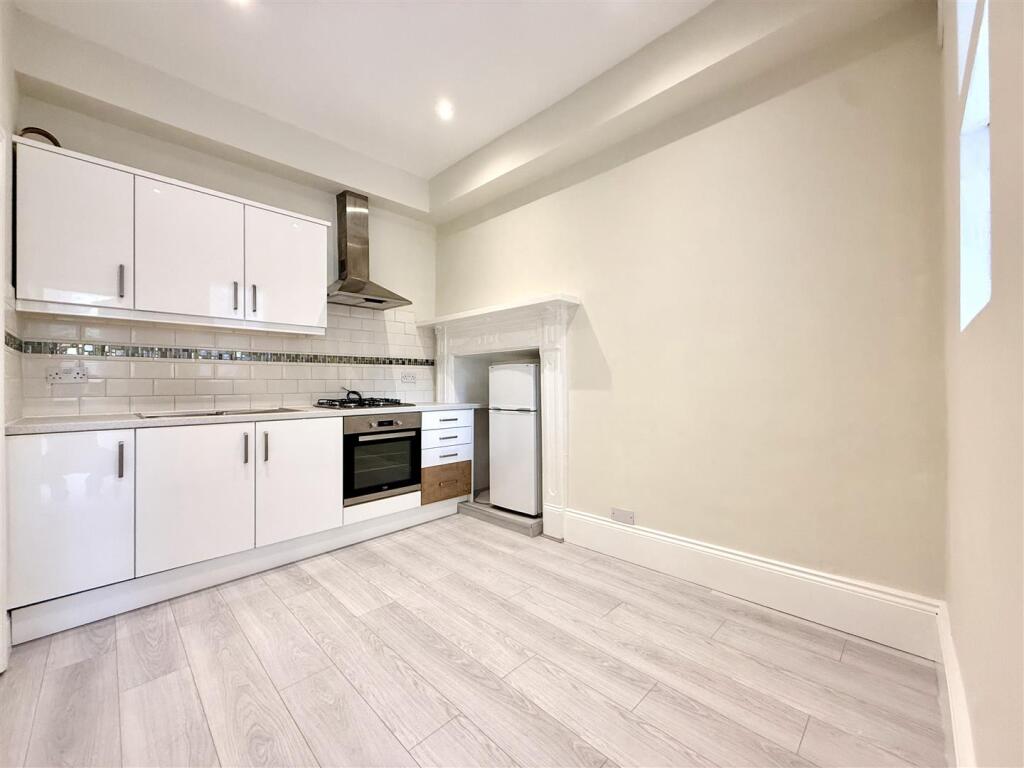 1 bed 1st Floor Flat for rent in London. From Tower Estates - Palmers Green