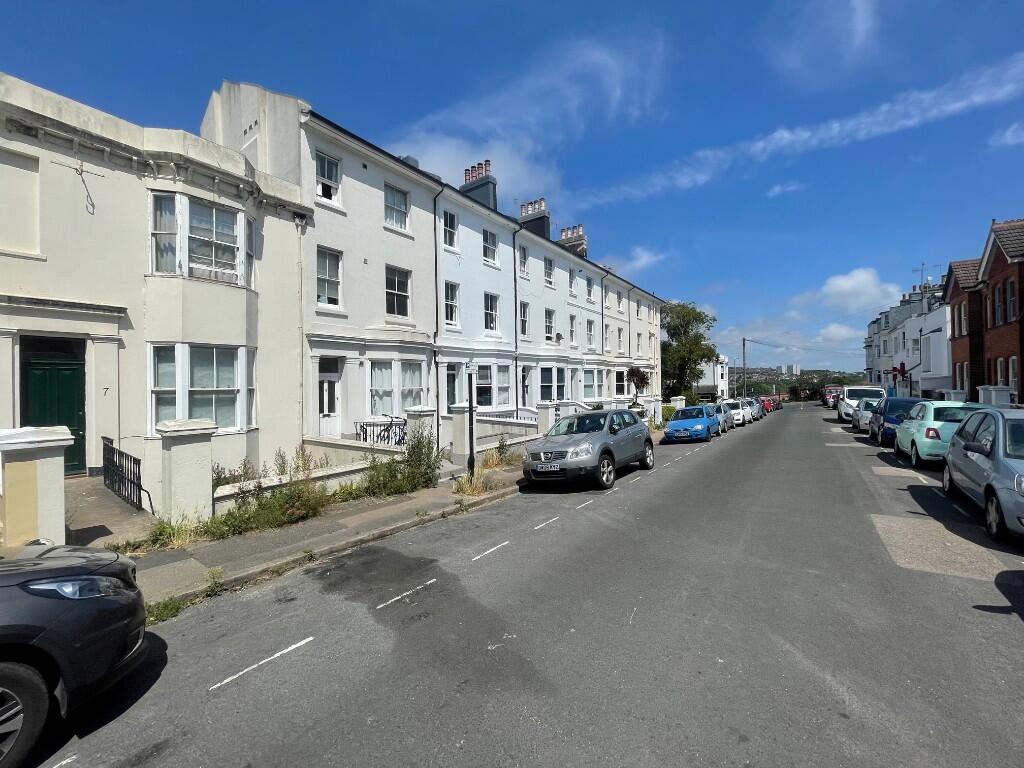 4 bed Studio for rent in Brighton and Hove. From Town and City Residential Lettings - Hove 4 bed Studio for rent in Brighton and Hove. From Town and City Residential Lettings - Hove