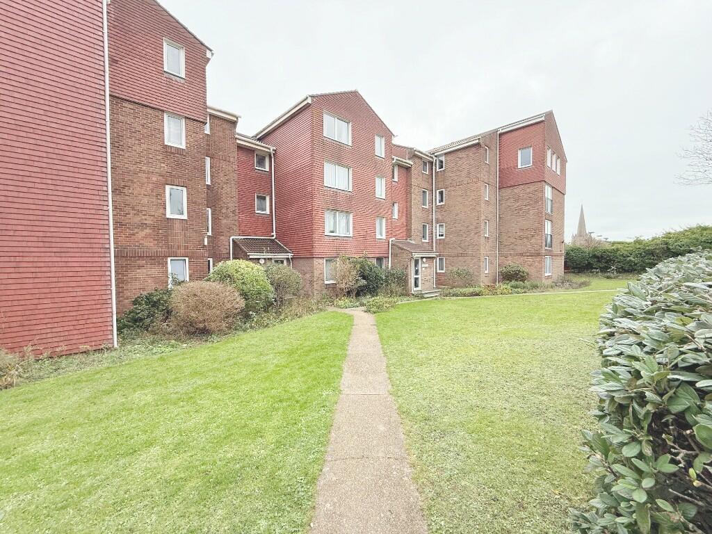 2 bed 1st Floor Flat for rent in Ovingdean. From Town and City Residential Lettings - Hove 2 bed 1st Floor Flat for rent in Ovingdean. From Town and City Residential Lettings - Hove