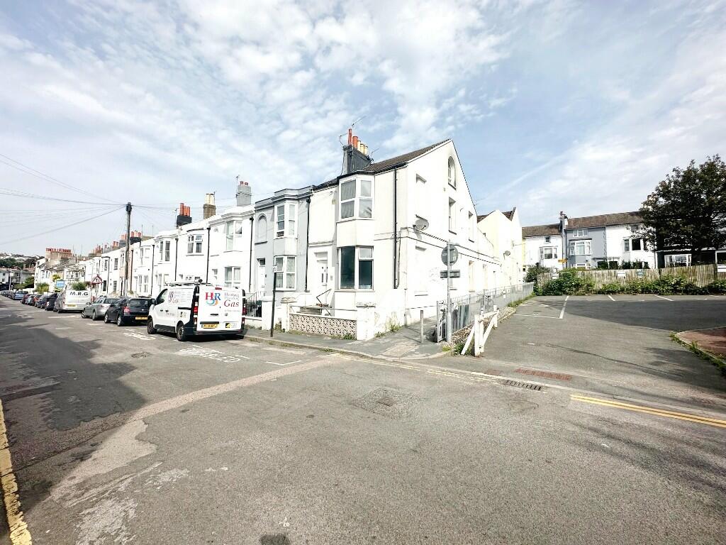 1 bed 1st Floor Flat for rent in Brighton and Hove. From Town and City Residential Lettings - Hove