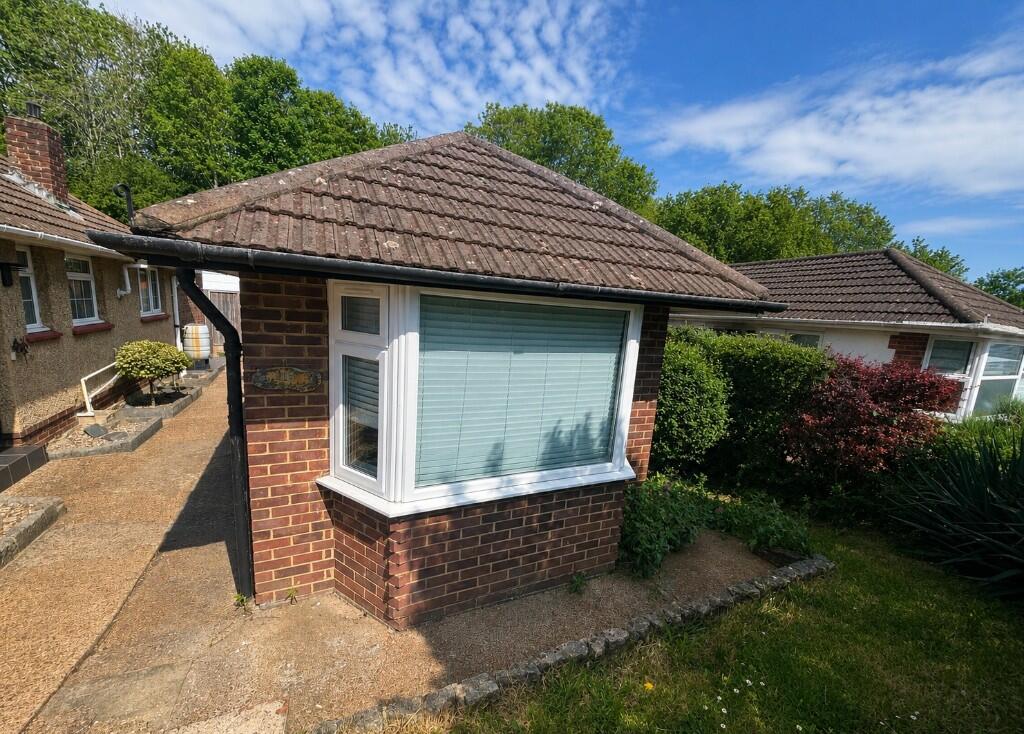2 bed Bungalow for rent in Portslade-by-Sea. From Town and City Residential Lettings - Hove